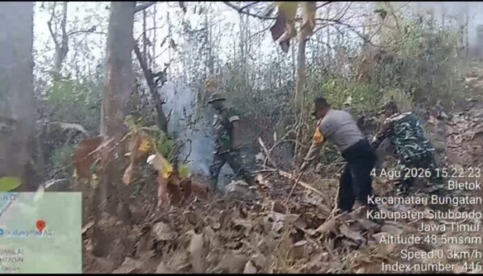 Respons Cepat Laporan 110, Polisi Padamkan Kebakaran Hutan Jati Pasir Putih